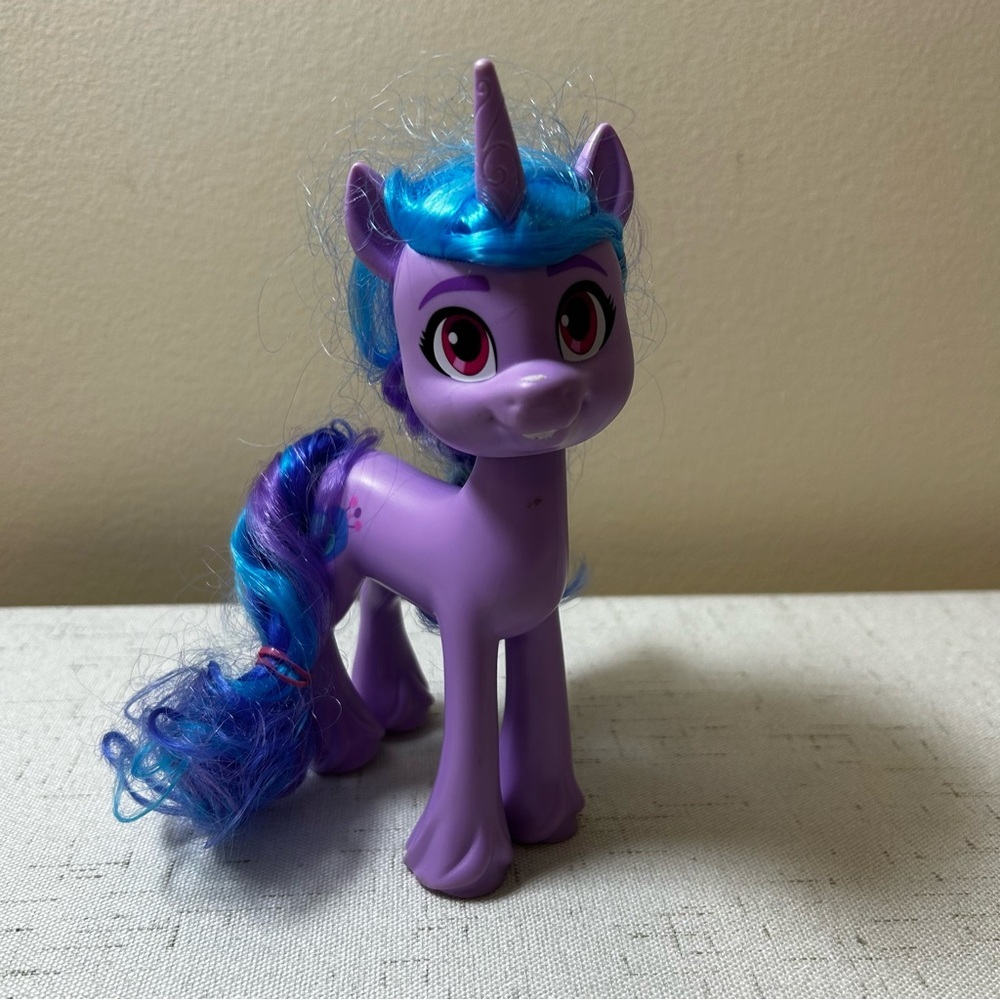 My Little Pony Shining Adventures Izzy Moonbow Figure 6.5" Brushable G5